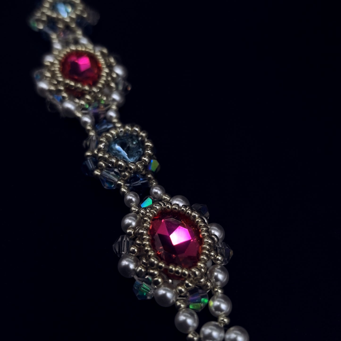 Exquisite Pearl Bracelet with Crystal Accents