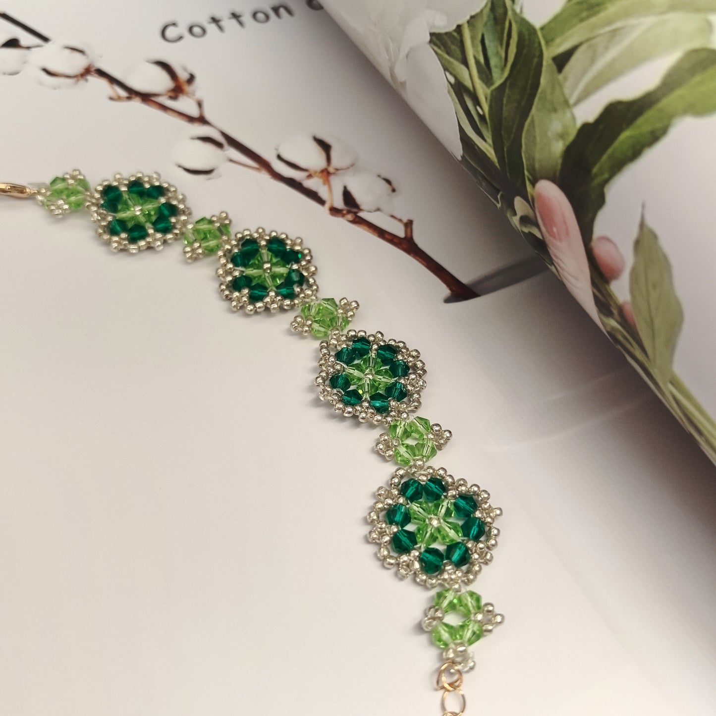 Handcrafted Elegant Retro Green Flower Bracelet