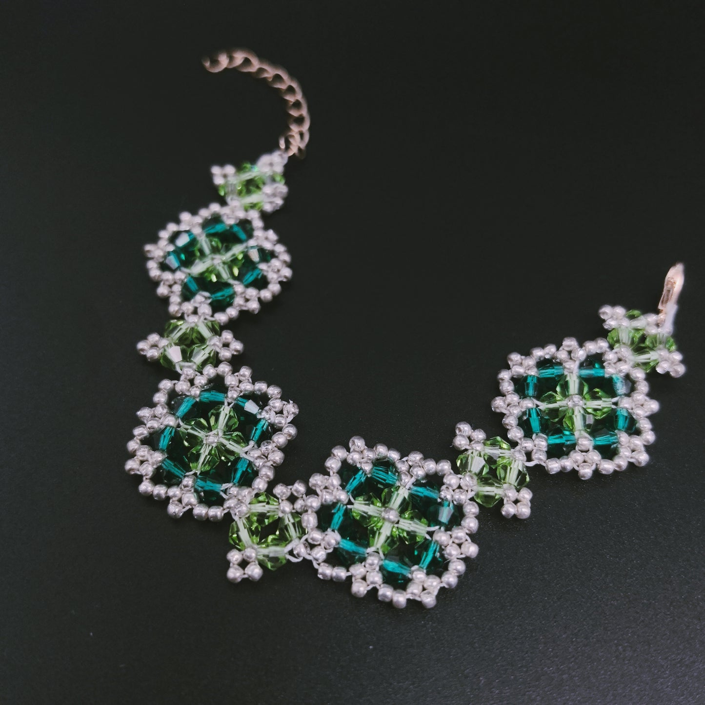 Handcrafted Elegant Retro Green Flower Bracelet