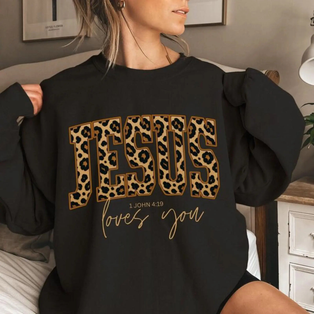 Jesus Leopard Print Graphic T-Shirt – Faith-Inspired Women’s Casual Tee sweatshirt Hoodie