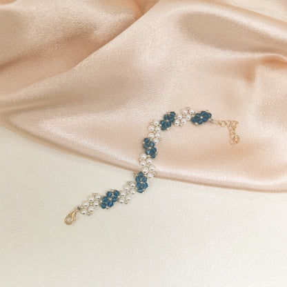 Elegant Imitation Pearl and Teal Crystal Cluster Bracelet