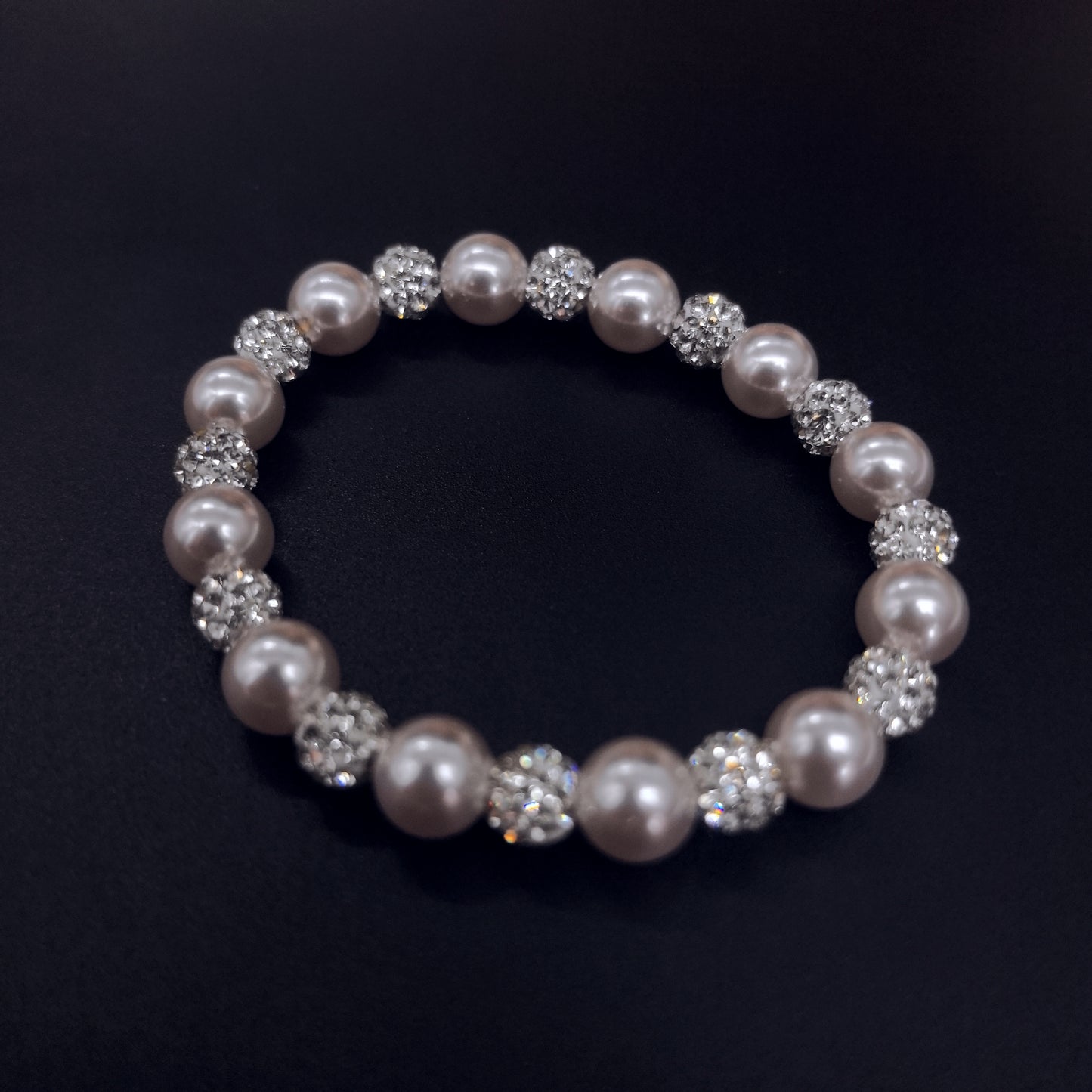 Pearl and Crystal Stretch Bracelet - A Perfect Blend of Classic and Glamour