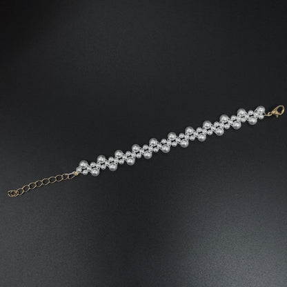 Chic Handcrafted Multi-Size Pearl Bracelet with Gold Chain Detail