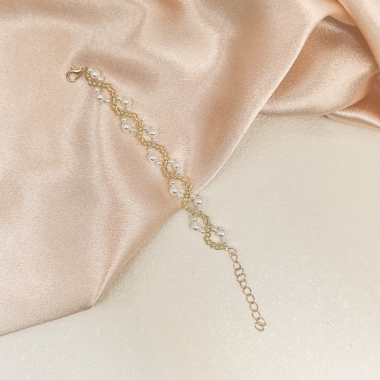 Bead and Artistic Pearl Bracelet