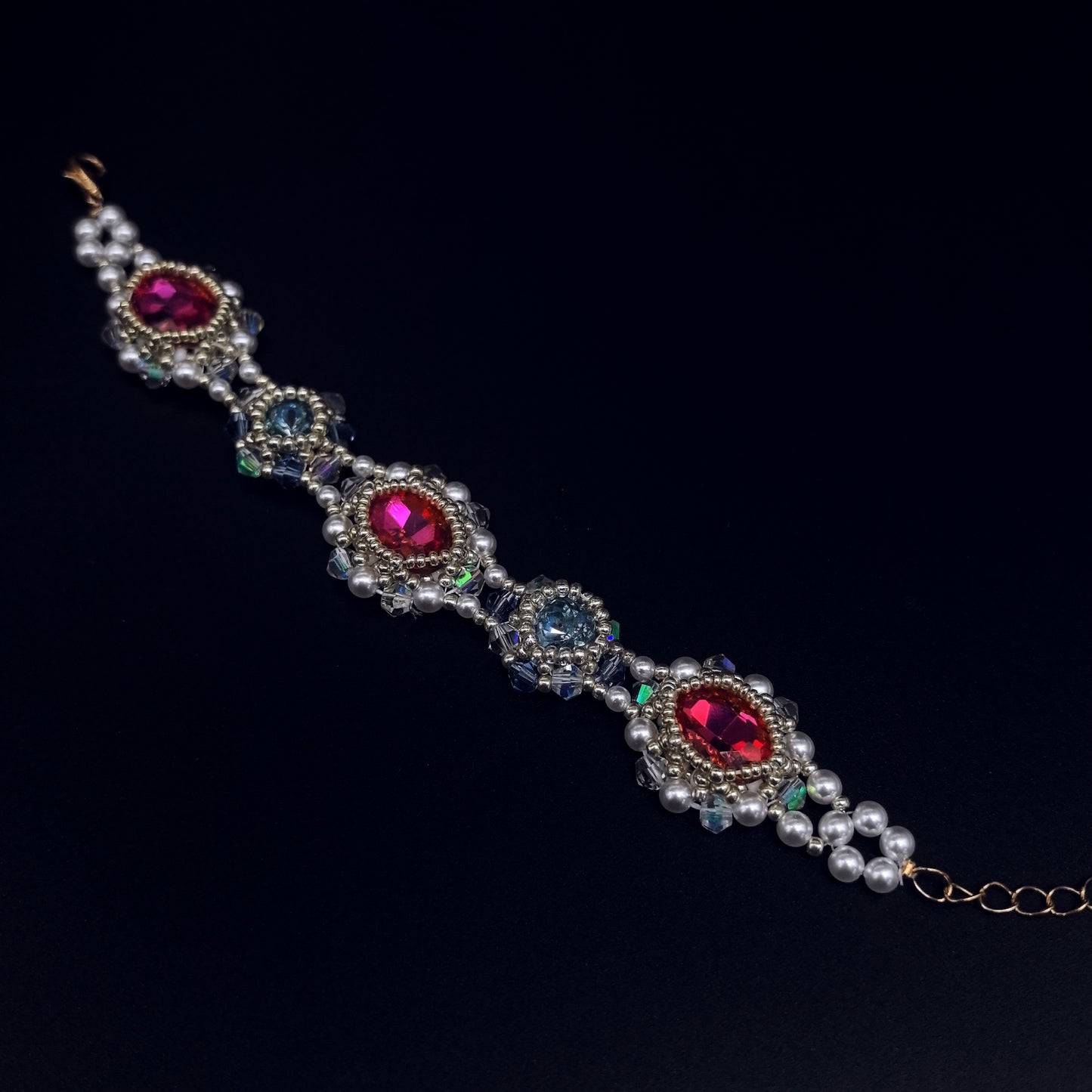 Exquisite Pearl Bracelet with Crystal Accents