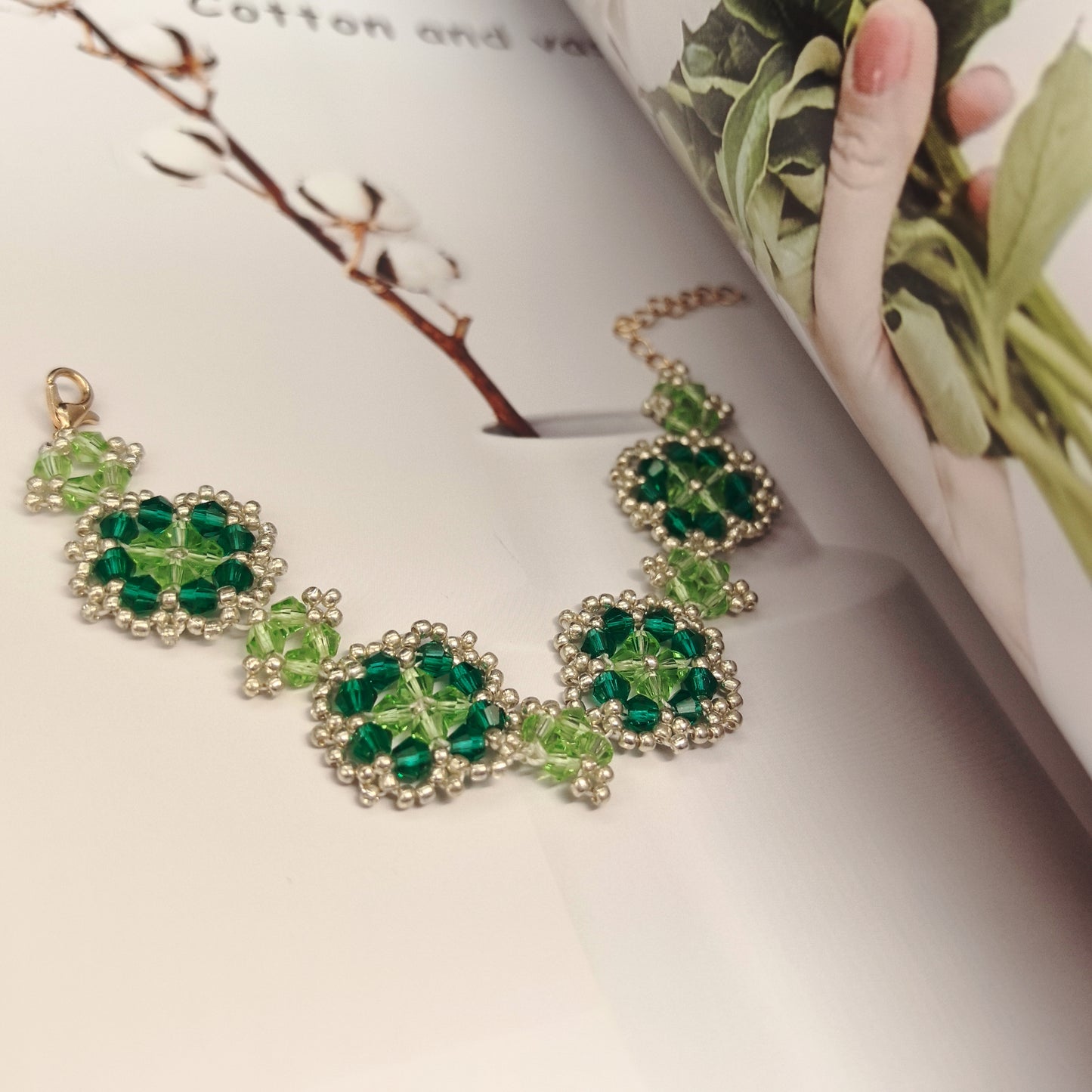 Handcrafted Elegant Retro Green Flower Bracelet