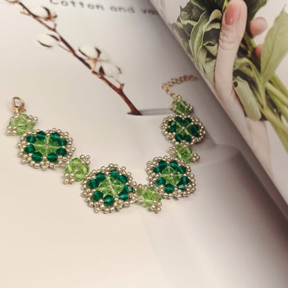 Handcrafted Elegant Retro Green Flower Bracelet