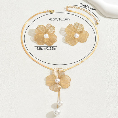 Elegant Gold Flower and Pearl Bracelet