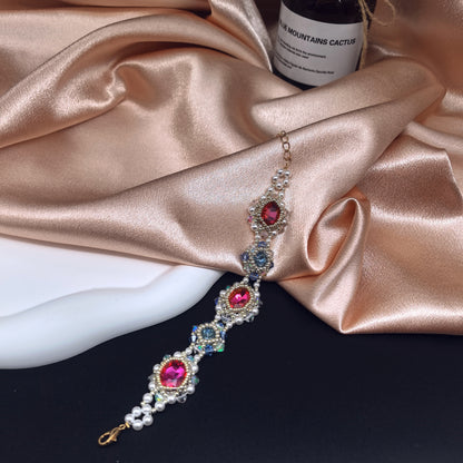 Exquisite Pearl Bracelet with Crystal Accents