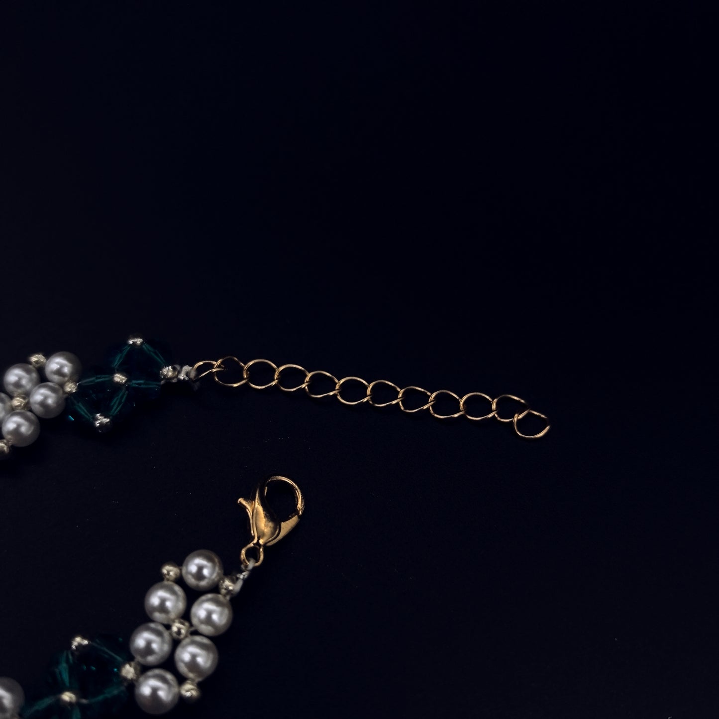 Elegant Imitation Pearl and Teal Crystal Cluster Bracelet