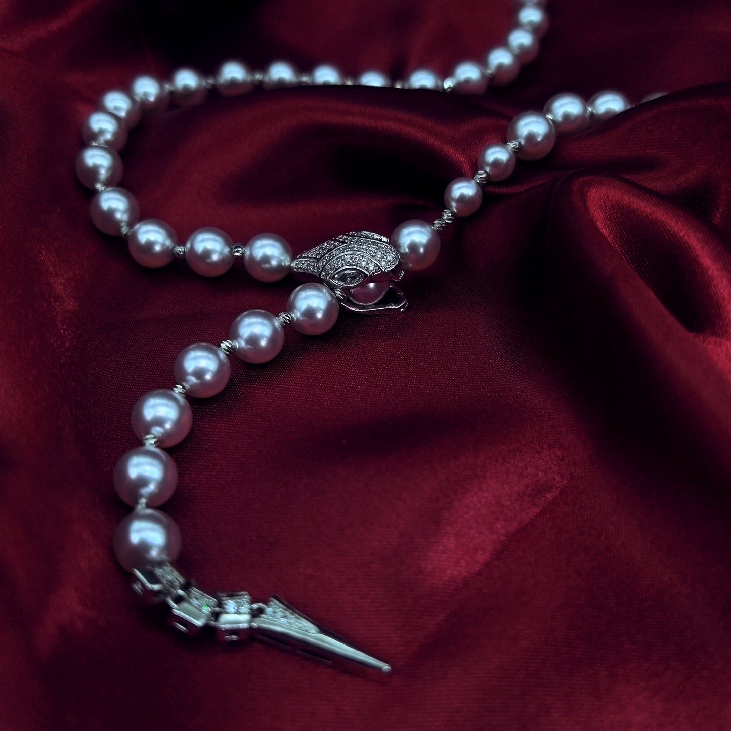 Unique Elegant Simulated Pearl Necklace with Snake Head Clasp