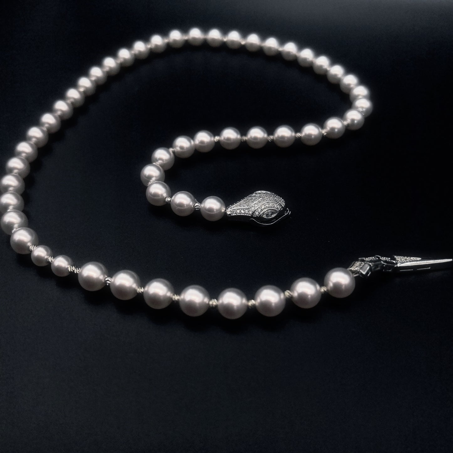 Unique Elegant Simulated Pearl Necklace with Snake Head Clasp