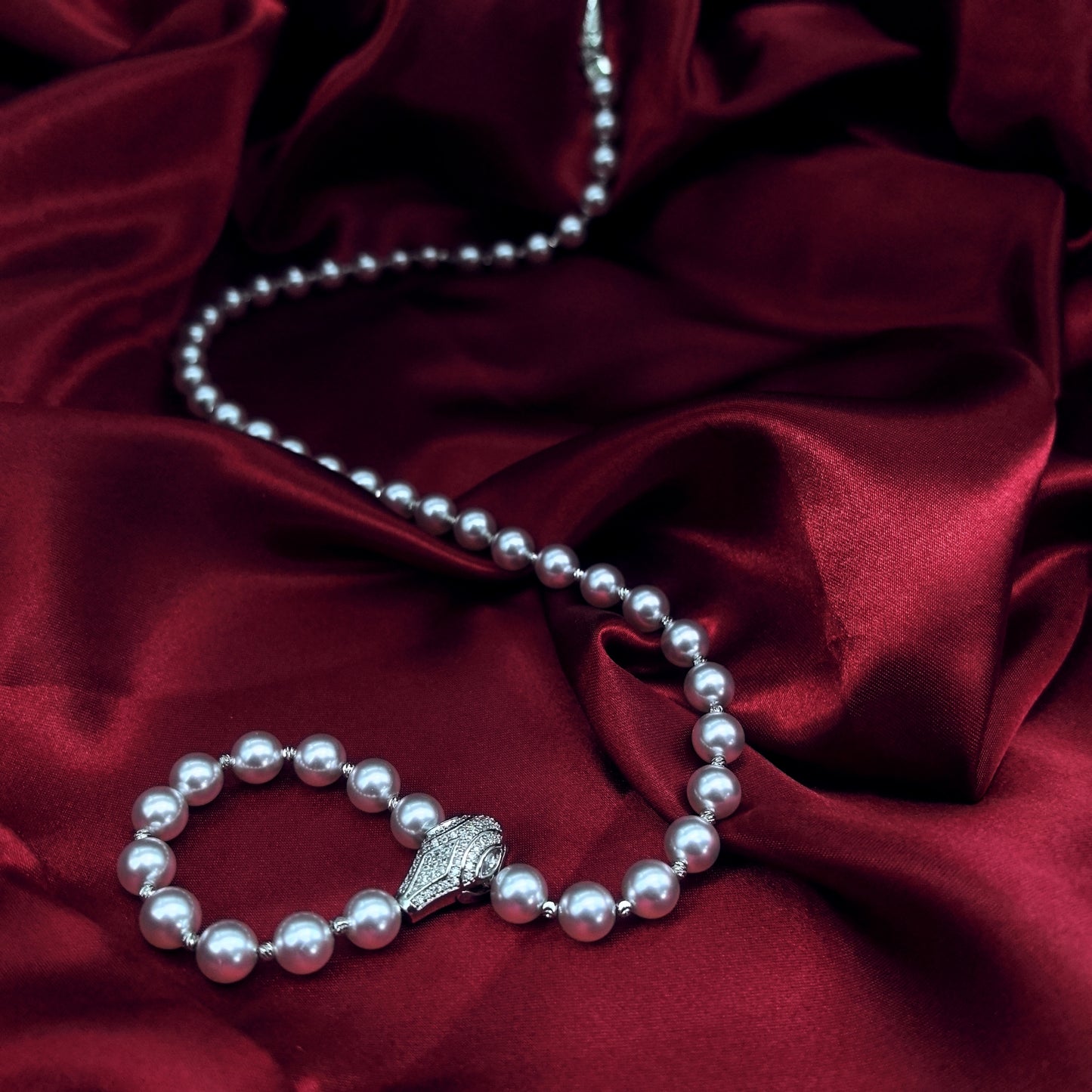 Unique Elegant Simulated Pearl Necklace with Snake Head Clasp