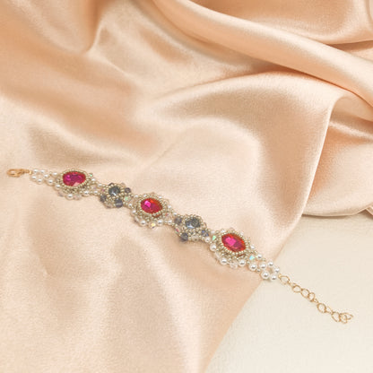 Exquisite Pearl Bracelet with Crystal Accents