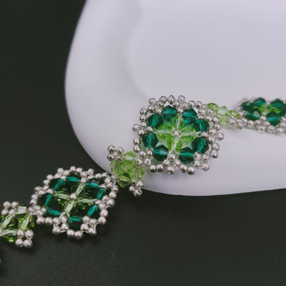 Handcrafted Elegant Retro Green Flower Bracelet