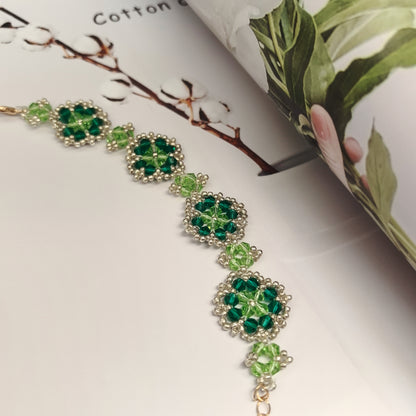 Handcrafted Elegant Retro Green Flower Bracelet