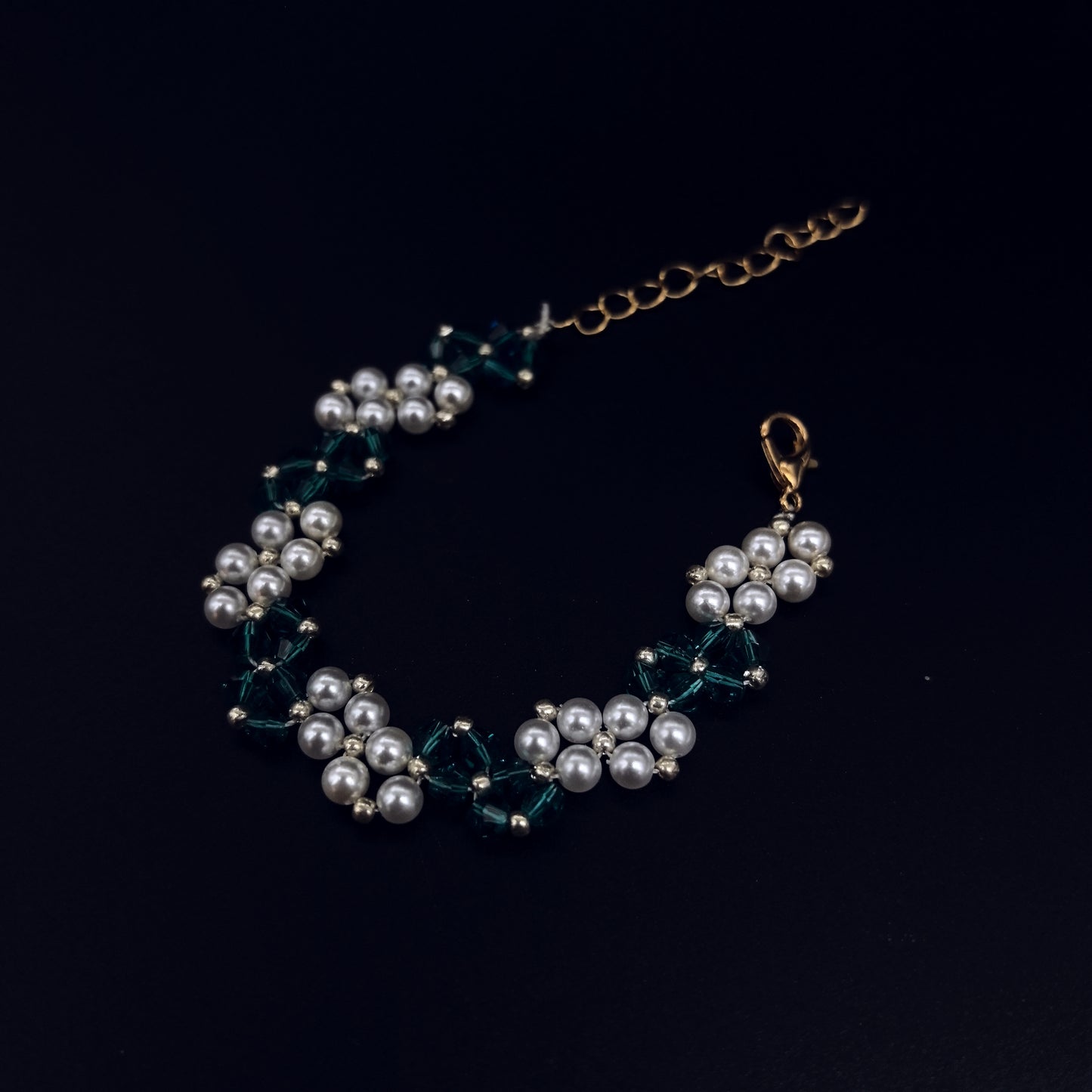 Elegant Imitation Pearl and Teal Crystal Cluster Bracelet