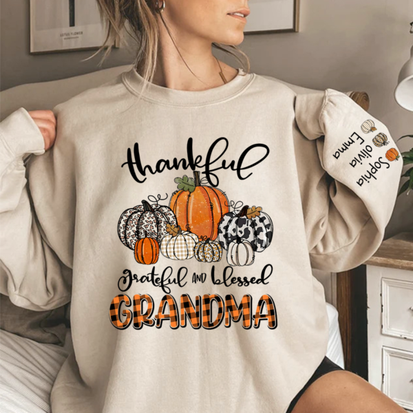 Personalized Thankful Grateful Blessed Grandma And Grandkids Autumn Sweatshirt