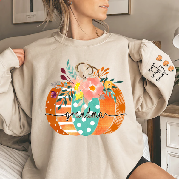 Personalized Grandma Pumpkin Autumn and grandkids CL01 Sweatshirt