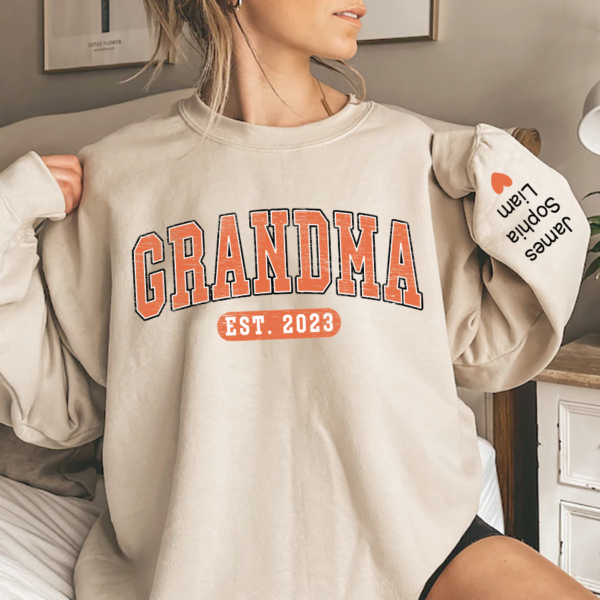 Grandma Est Fall Autumn. Custom Grandma Est & Kids. Autumn Gift. Grandma Gift TH Sweatshirt