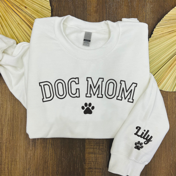 Embroidered Dog Mom with paw Sweatshirt. Dog Mama Crewneck. Dog Lover Gift. Dog Gift for Women