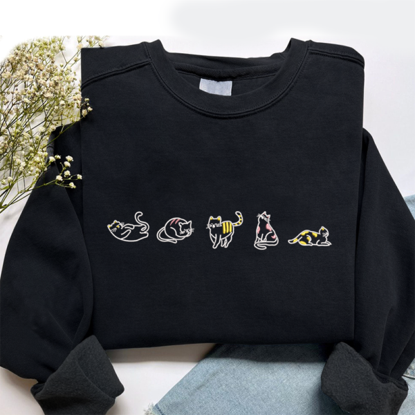 Cute cat embroidered crewneck sweatshirt.Kawaii sweatshirt.crewneck sweatshirt