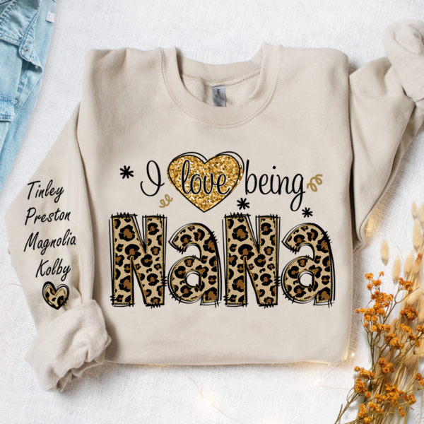 Personalized I Love Being Gigi Leopard Sweatshirt. Custom Grandma and Grandkids Sweatshirt